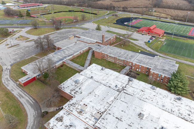 The student population of Scott County Middle School is 889 and the school serves 6-8.