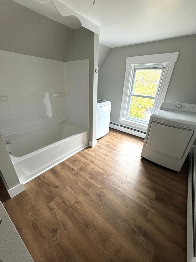 180 Notre Dame Ave unit 3, Manchester, NH 03102 - photo 5