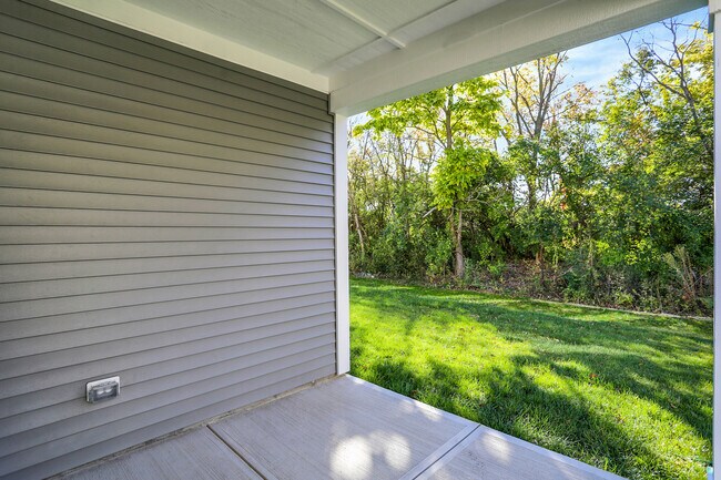 7537 Marin Pkwy, Cumberland, IN 46229 - photo 4