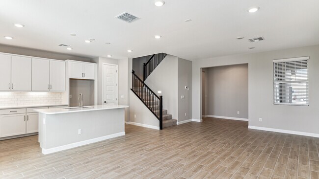 5852 E Covey Ln, Phoenix, AZ 85054 - photo 6