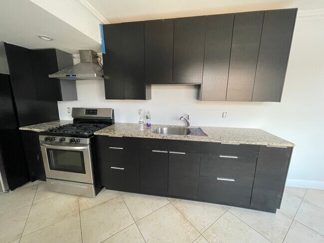 412 Sommerville Plaza unit 1, Yonkers, NY 10703 - photo 6