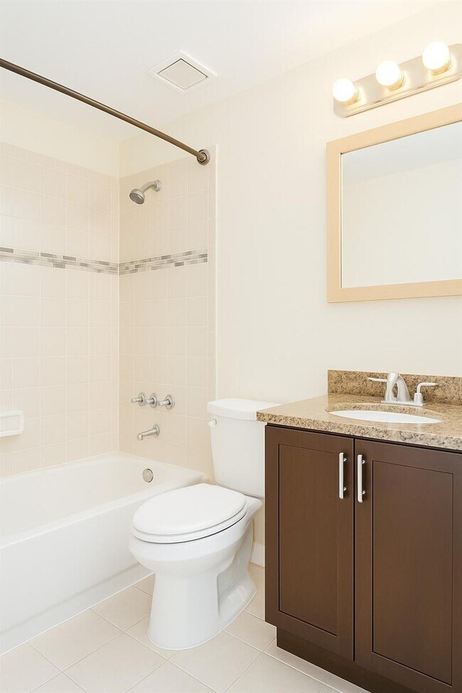 221 Palm Cir E, Pembroke Pines, FL 33025 - photo 6