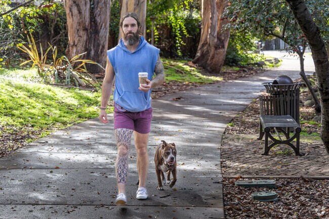The Rockridge Green belt trail goes through the Shafter area of Oakland and walkers love it.