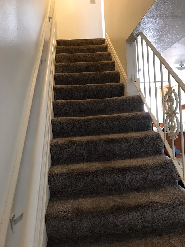 255 W 1100 N unit 1, Logan, UT 84341 - photo 4