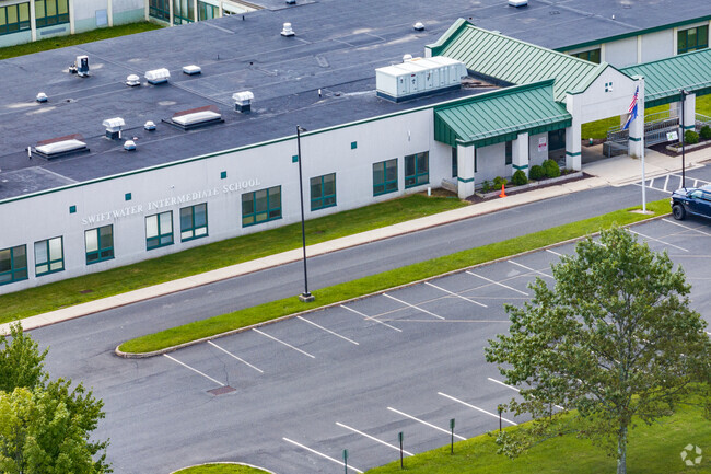 According to niche.com, Swiftwater Interm  School has a 10:1 student-teacher ratio.