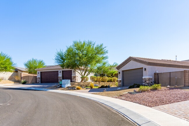 Experience refined living in the heart of Bullhead City at Fox Creek.