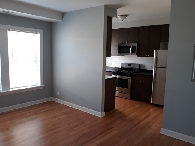 1644 W Pratt Blvd unit 1F, Chicago, IL 60626 - photo 3