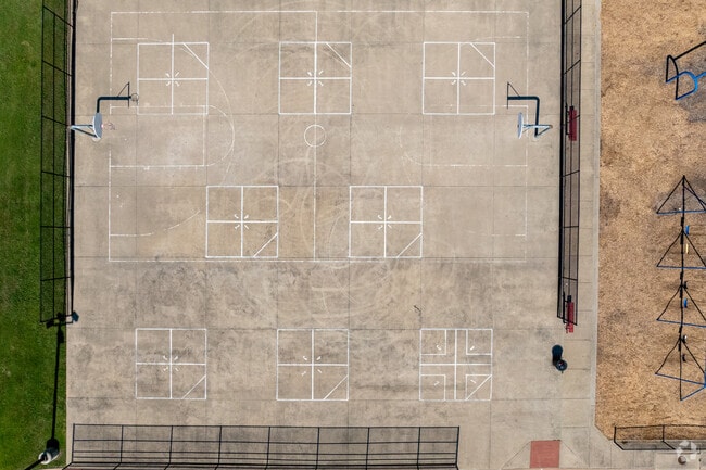 The schoolyard at Floyd Elementary School offers many activities for kids.