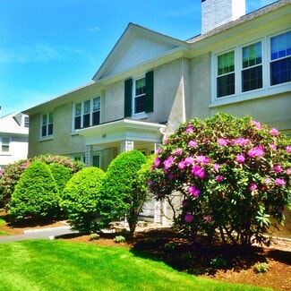 153 Thoreau St, Concord, MA 01742