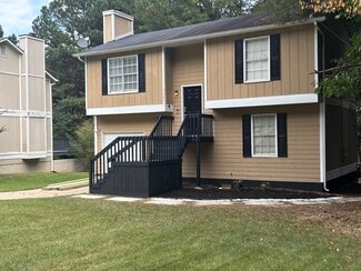 5300 Forest Downs Ln, College Park, GA 30349