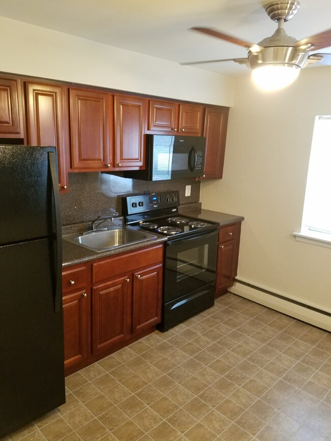 824 Providence Rd, Secane, PA 19018