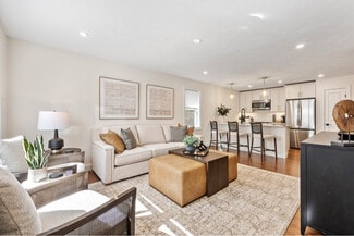 404 Oxford St N, Auburn, MA 01501