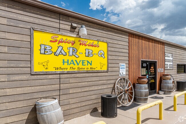 Discover the best barbecue in Pheasant Run at Spicy Mike’s Bar-B-Q Haven.
