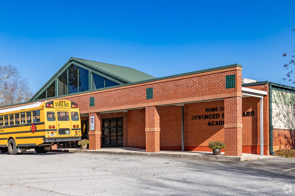 Riverbend Elementary School is a public school located in Gainesville.