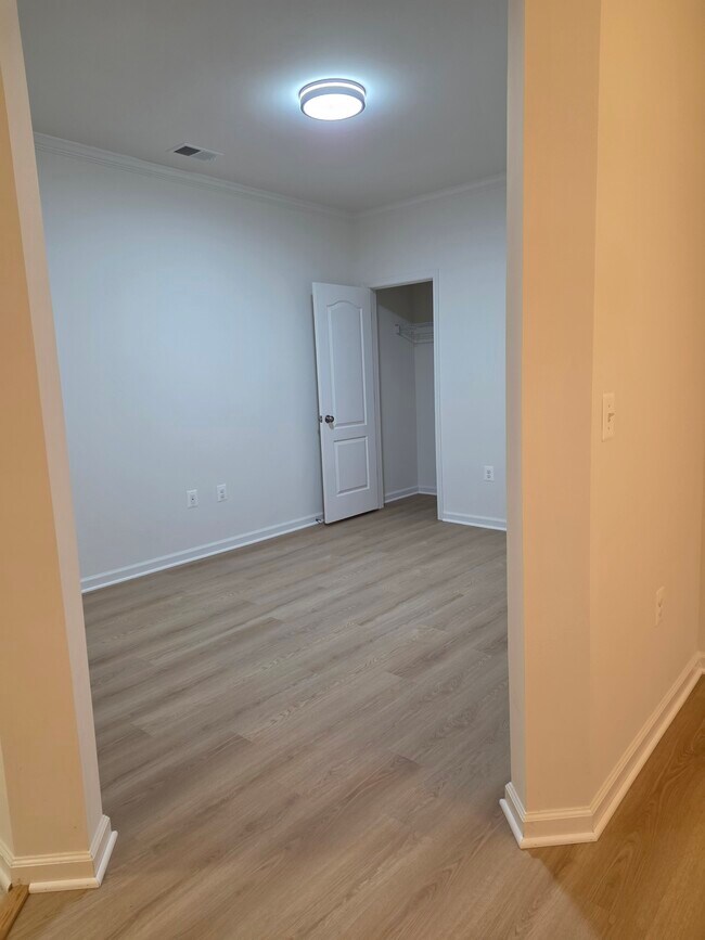 24660 Woolly Mammoth Terrace unit 404, Aldie, VA 20105 - photo 3