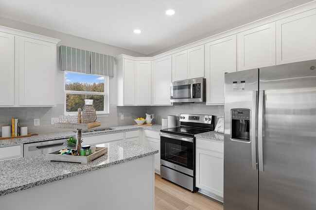 8027 Stacy Springs Blvd, Charlestown, IN 47111 - photo 4