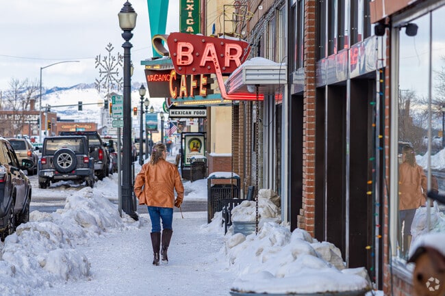 Downtown Livingston offers several restaurants and shops to visitors to enjoy.