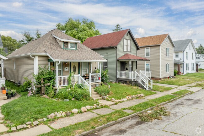 Craftsman Bungalows of all types line the streets of Hanna in Lafayette.