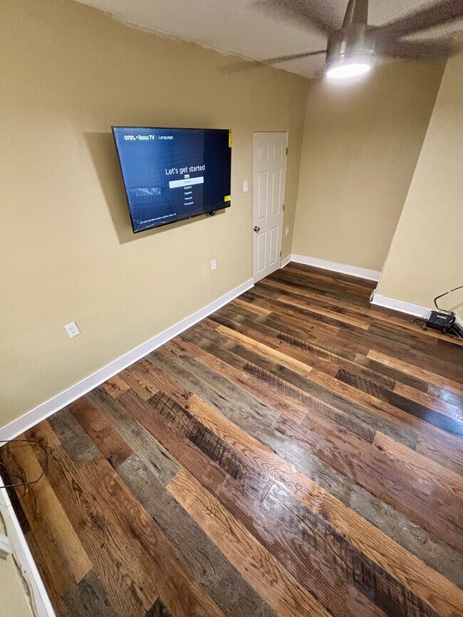 1514 W Champlost Ave unit 2nd Floor Rear, Philadelphia, PA 19141 - photo 4