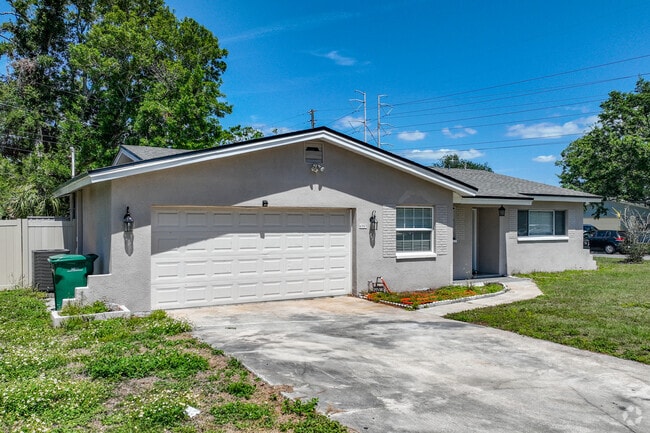 Ranch style homes have garages and drivewaysin Trails of Countryside.