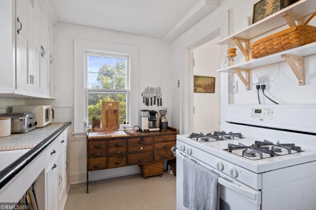 1070 Bradley St unit 2, Saint Paul, MN 55130 - photo 4