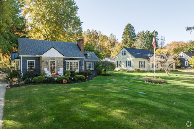 There is a wide variety of home styles in New Franklin.