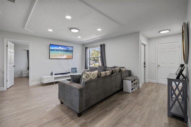 114 Inwood Cir, Brandon, FL 33510 - photo 6