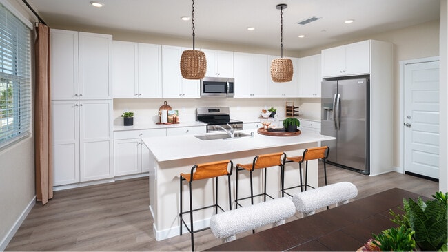 1157 Bellawood Dr, Galt, CA 95632 - photo 2