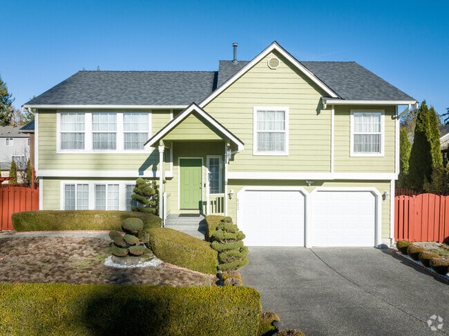 Homes in Everett Mall South are priced between $400,000 and $600,000.