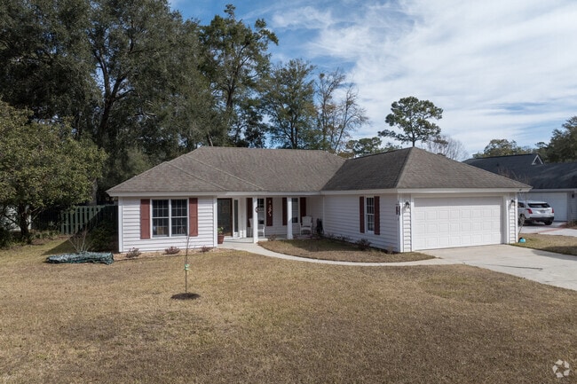 Ranch homes in Spanish Wells provide easy single-level living with spacious yards.