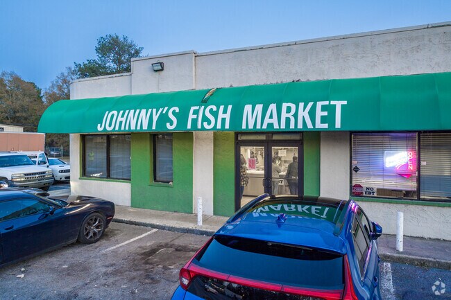 Johnny's Fish Market in Old Savannah is a popular spot for fresh and prepared seafood.