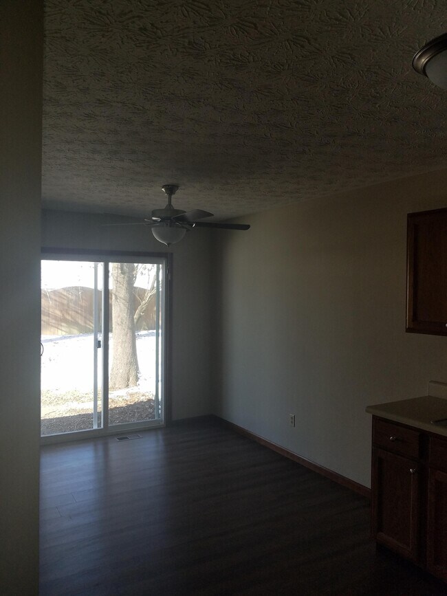 1217 Woodbridge St, Collinsville, IL 62234 - photo 5