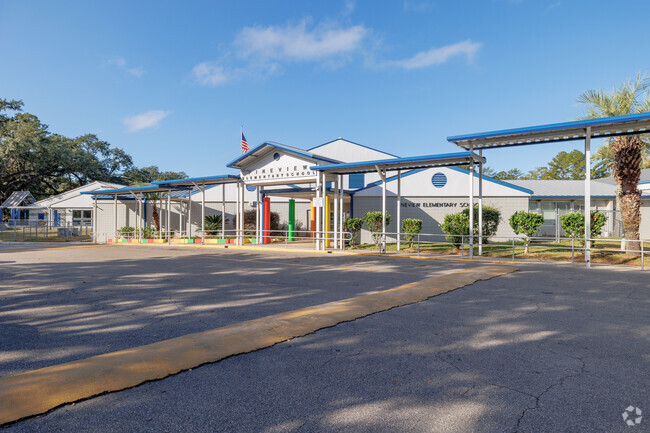 Pineview Elementary School serves students from pre-K through 5th grade.