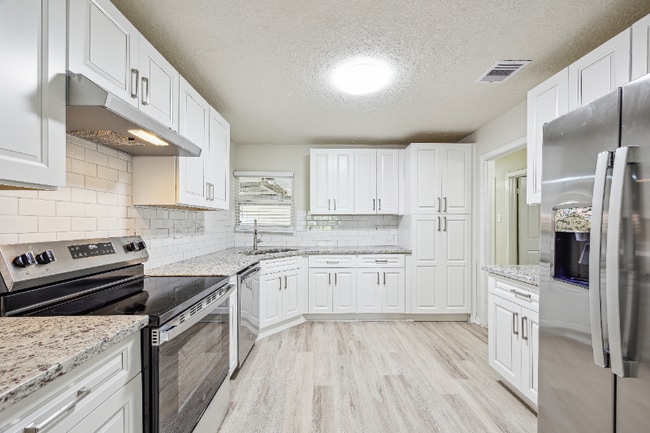 2511 Evergreen Dr, Houston, TX 77087 - photo 3