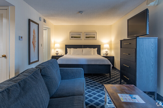 STUDIO, 1 BA, - 435 SF