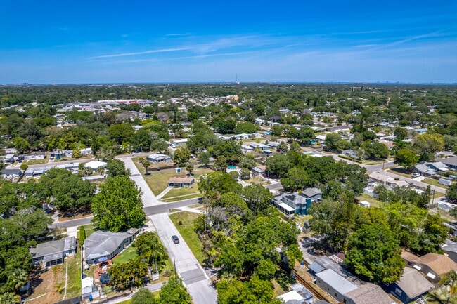 Euclid Heights is located just 10 minutes from downtown St. Pete & 20 minutes from Tampa.