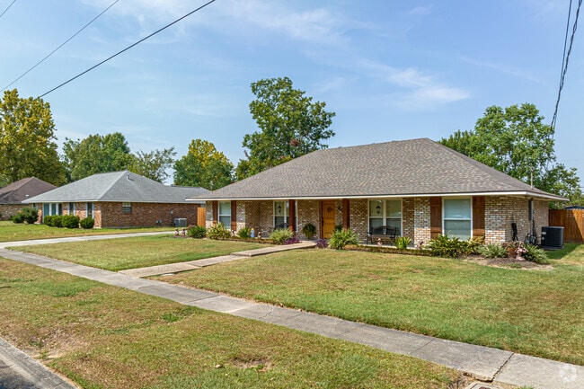 Acadian-style homes are common in Park Forest LA North.