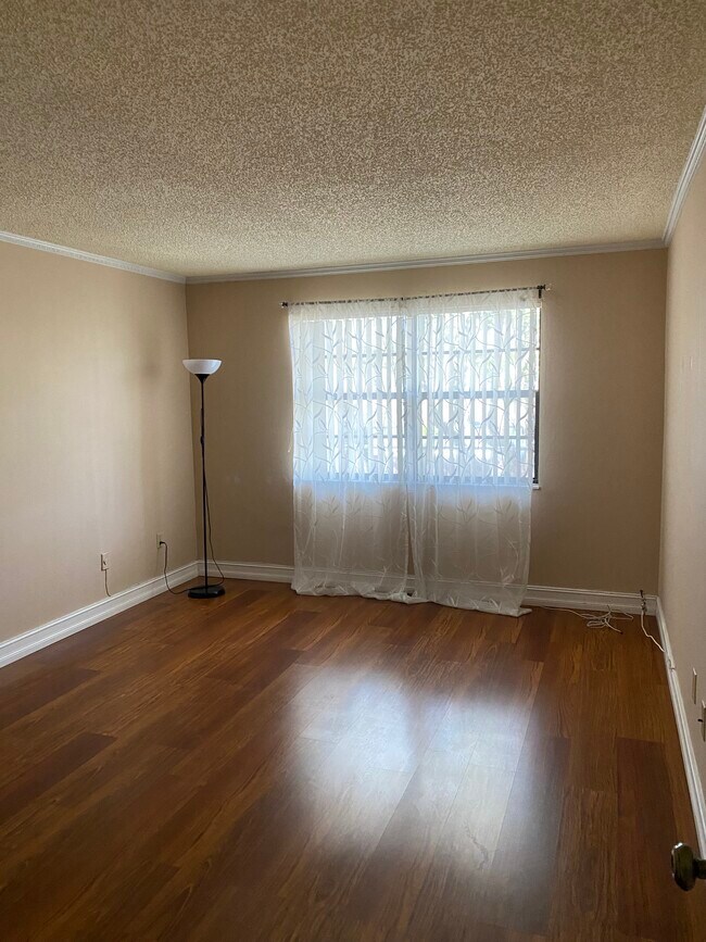 9301 SW 92nd Ave unit Wisperwood Village, Miami, FL 33176 - photo 7