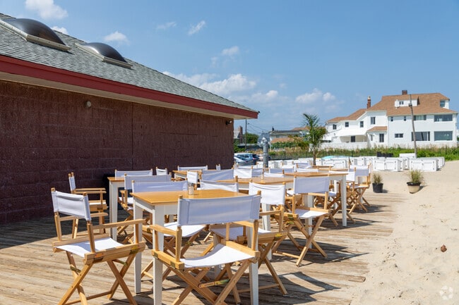 Take a break from the beach and grab a bite at Paralia Kitchen in Loch Arbour.