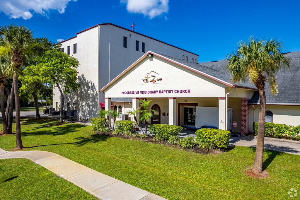 Mount Zion Christian Academy is a private school catered to the littlest learners in the area.
