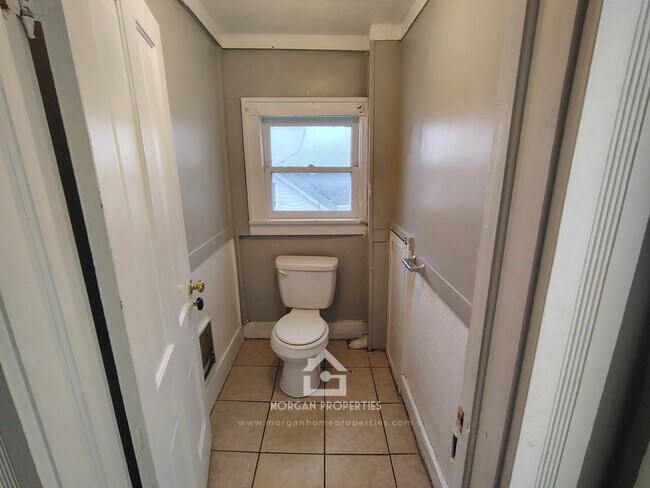 336 W 7th St unit .5, Anderson, IN 46016 - photo 6