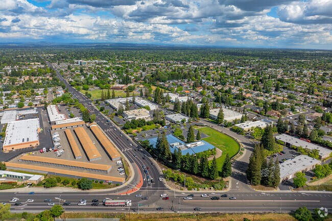 Cresthaven Residents enjoy the close proximity to shopping and restaurants.