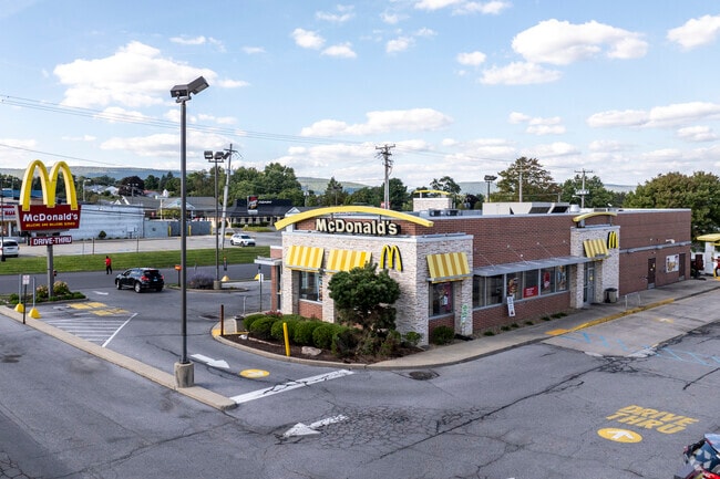 Various fast restaurants are located in the Westwood area.