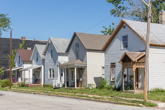 Traditional homes with white and tan siding can be seen in groups throughout Historic Jefferson.