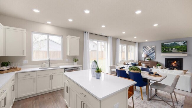 63257 NE Carly Ln, Bend, OR 97701 - photo 4