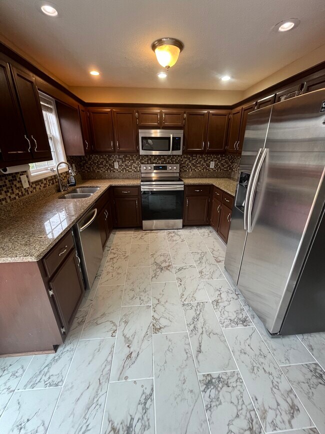 782 Fire Break Dr, Clarksville, TN 37040 - photo 5