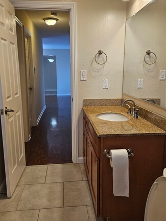 874 Castlewood Dr Unit 4, Los Gatos, CA 95032