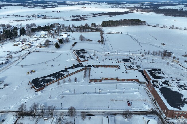Berlin Brothersvalley Elementary School has a student-teacher ratio of 12 to 1.