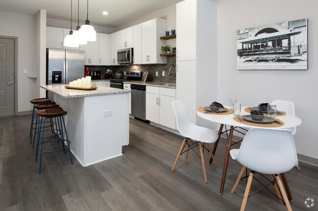 1 bed, 1 bath, 733 sq ft