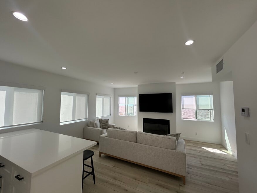221 36th Place unit M.B.ModernSeaView, Manhattan Beach, CA 90266 - photo 1